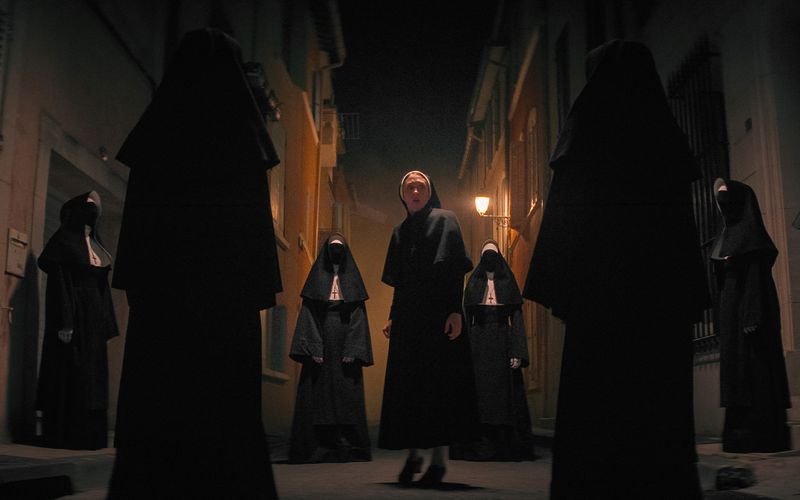 In "The Nun II" kehrt eine der meistgefürchteten Horrorfiguren der jüngeren Vergangenheit zurück: Kann Schwester Irene (Taissa Farmiga) den Dämon zurück in die Hölle schicken?