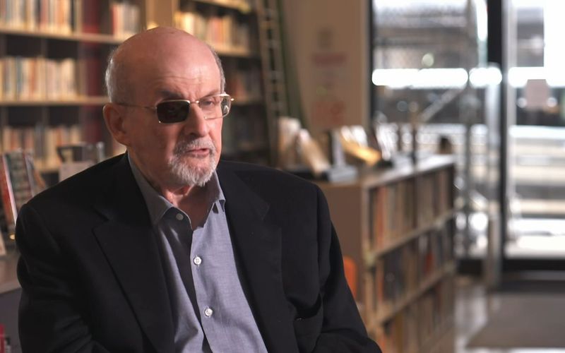 In seinem neuen Buch "Knife" hat Salman Rushdie die Folgen des Attentats auf ihn verarbeitet.