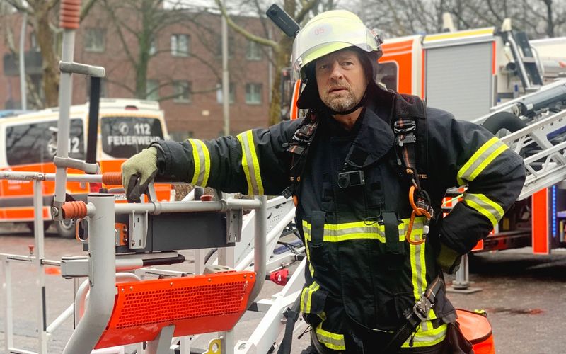Zum vierten Mal will Henning Baum für RTL mehr über systemrelevante Berufsfelder herausfinden. Diesmal zieht es den 51-jährigen gelernten Rettungssanitäter und Schauspieler zur Feuerwehr.