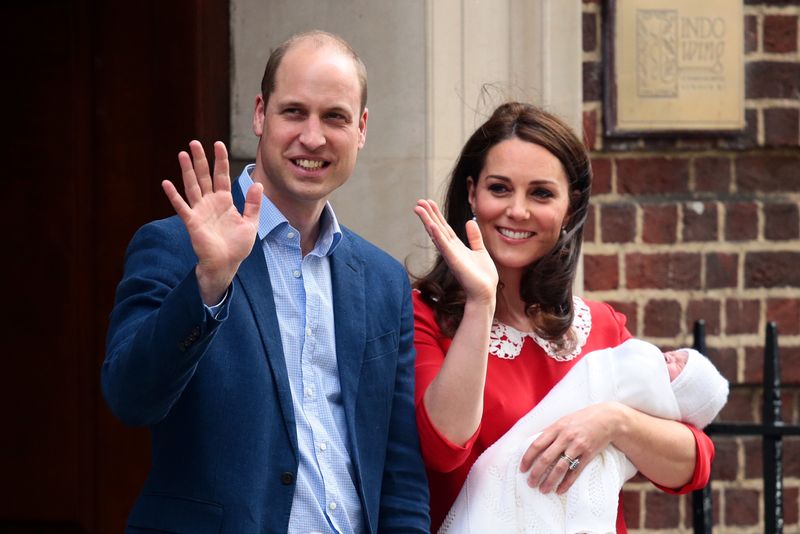 Vor sechs Jahren, am 23. April 2018, wurden Prinz William und Prinzessin Kate zum dritten Mal Eltern, ihr Sohn Prinz Louis Arthur Charles kam zu Welt. Doch warum die vielen Vornamen? Die Galerie verrät: Das steckt hinter den Namen der kleinen Prinzen und Prinzessinnen Großbritanniens, Schwedens und Spaniens.   