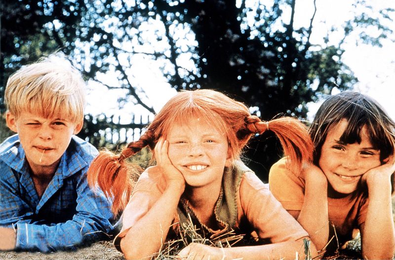 "Ich mach' mir die Welt / Widdewidde wie sie mir gefällt": Nicht nur der Titelsong, auch die "Pippi Langstrumpf"-Filme selbst sind bis heute bei Kindern beliebt und lösen bei den Eltern nostalgische Gefühle aus. Die Adaptionen der Kinderbücher von Astrid Lindgren sind absolute Klassiker und machten ihre Darsteller über Nacht berühmt. Doch was kam danach? Anlässlich des 65. Geburtstags von Inger Nilsson (Mitte) am 5. Mai zeigt die Galerie, was aus Pippi, Tommy und Annika wurde ...