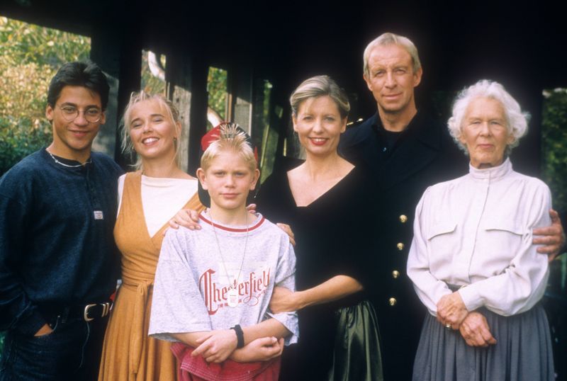 Damals ein Überraschungserfolg: Als "Nicht von schlechten Eltern" 1993 in der ARD startete, waren die Einschaltquoten besser als erwartet, die Geschichte(n) der Familie Schefer, die von Kiel nach Bremen zieht, sahen Millionen TV-Zuschauer sehen. Wir zeigen, was aus den Darstellern der beliebten Vorabendserie wurde ...