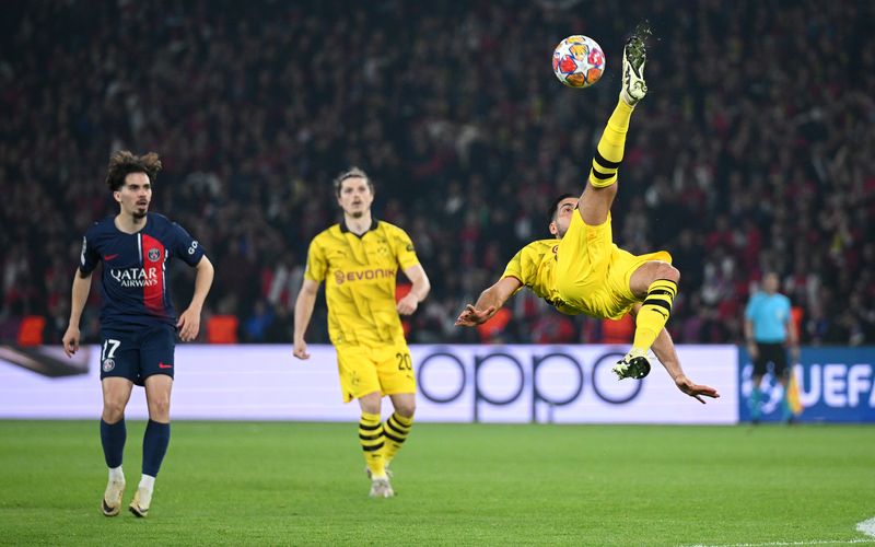 Dortmund-Star Emre Can in Aktion: Bei der Liveübertragung des Spiels des BVB gegen Paris Saint-Germain bekamen es Fans allerdings mit einem technischen Fehler zu tun.