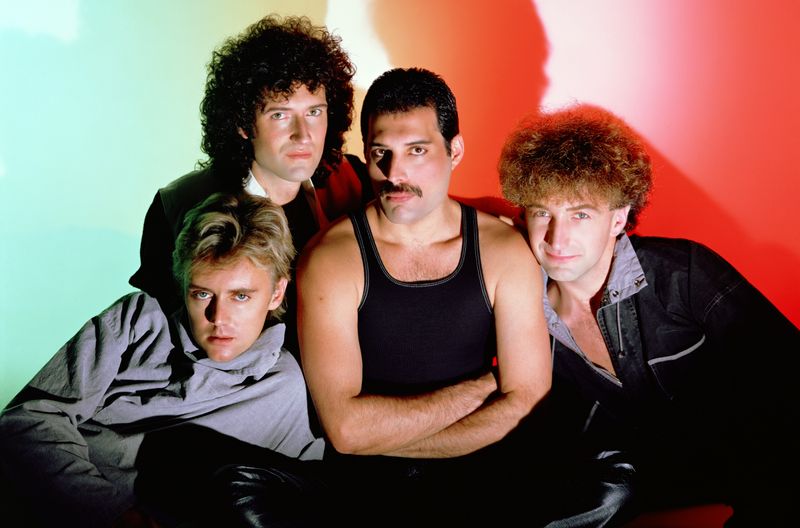 Winke, winke und auf Wiedersehen? Es kommt nicht allzu häufig vor, dass Stars beschließen, ihre Karriere und damit Ruhm und Ehre hinter sich zu verlassen - so wie Queen-Bassist John Deacon (rechts). Auch andere Stars verabschiedeten sich aus dem Showbiz - wenigstens zwischenzeitlich. Denn nur wenige halten die Abwesenheit auf Dauer tatsächlich durch ... 