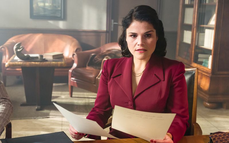 Anna Burda (Katharina Wackernagel), die sich später "Aenne" nannte, will Verlegerin werden - und selbstbestimmt ihr Magazin führen.