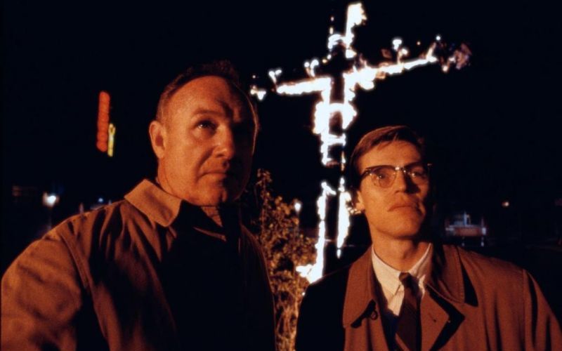 Auch viele Jahre nach dem Ende der Sklaverei und der Rassentrennung ist in den USA Rassismus noch immer ein virulentes Thema. Filme wie "Mississippi Burning - Die Wurzel des Hasses", den 3sat am Freitag, 18. Juli, 22:25 Uhr ausstrahlt, zeigen, wie ungerecht schwarze Menschen in dem Land der vermeintlich unbegrenzten Möglichkeiten noch immer behandelt werden.
