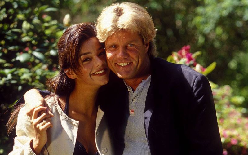 Bis dass der Tod uns scheidet? Wahrscheinlich dachten Verona Feldbusch und Dieter Bohlen kurz nach ihrer Hochzeit in Las Vegas 1996 wirklich, dass ihre Liebe für immer hält. Die Realität sah anders aus: Ihre Ehe schafft es in unsere Galerie der kürzesten Promi-Ehen aller Zeiten ...