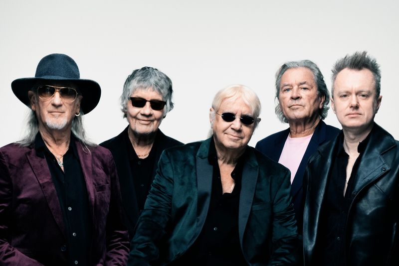 Sie sind der "jüngste" Neuzugang dieser Liste: Mit ihrem im Juli erschienenen Album "=1" schafften Deep Purple - (von links) Roger Glover, Don Airey, Ian Paice, Ian Gillan und Simon McBride - zum zehnten Mal den Sprung an die Spitze der deutschen Charts. 