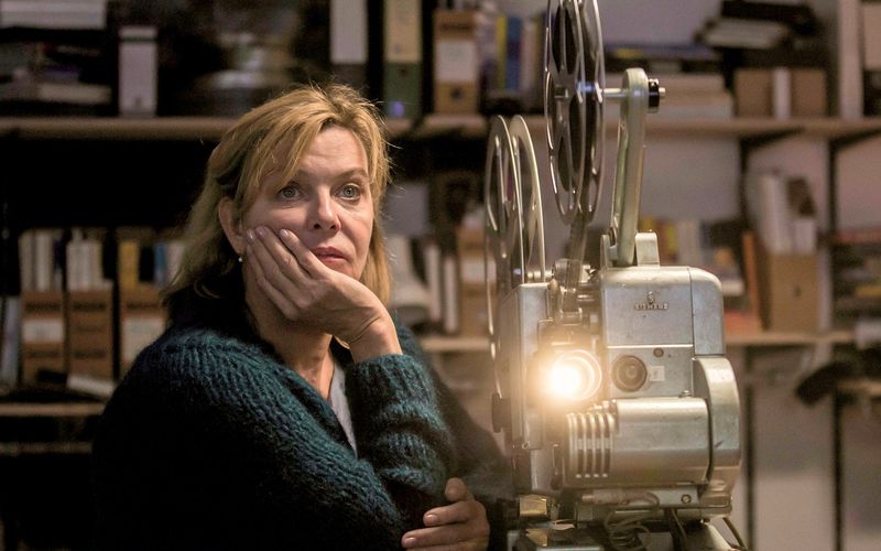 "Vatersland" handelt von einer Filmemacherin (Margarita Broich), die auf schmerzhafte Art mit der eigenen Vergangenheit konfrontiert wird.