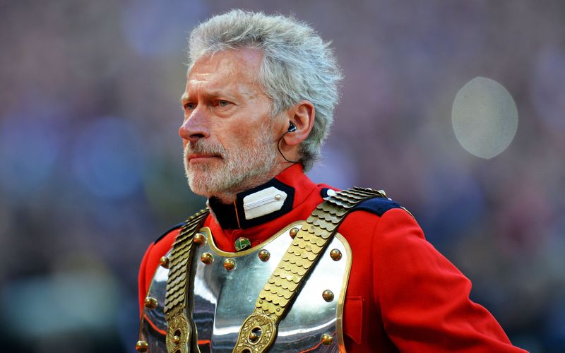 Platz 23: Paul Breitner. Vom Außenverteidiger zum Spielmacher, vom Sohn eines Verwaltungsbeamten zum streitbaren Fußballkritiker. Paul Breitner war das, was man damals und heute einen Anführer auf dem Platz nennt. Weltmeister, Europameister, Deutscher Meister, Spanischer Meister und einer von nur vier Spielern, die in zwei WM-Finals trafen.