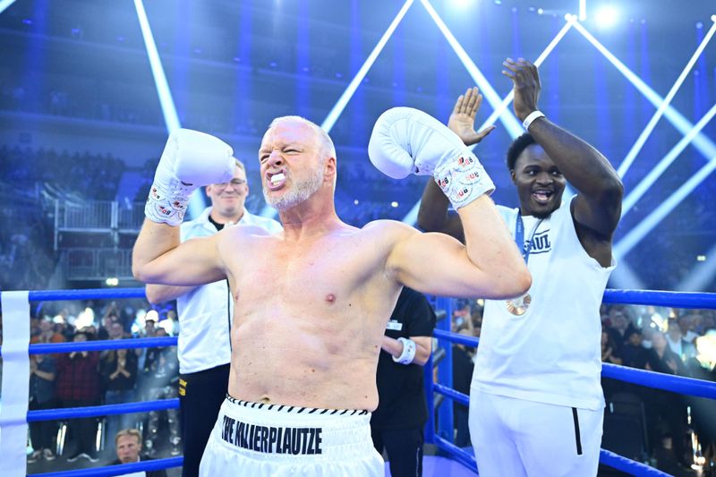 Stefan Raab möchte es als Boxer wieder wissen.
