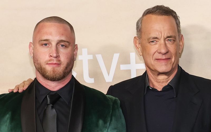Ob Hollywood-Star Tom Hanks (rechts) inzwischen besser schlafen kann? Lange Zeit machte sein Sohn Chet (Bild) immer wieder Negativschlagzeilen. Aber mit seinen Nachwuchssorgen steht er nicht alleine da. Wir blicken auf Promi-Söhne und -Töchter, die hauptsächlich durch Skandale auffielen.