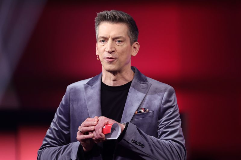 "Stern TV"-Moderator Steffen Hallaschka war im Podcast von Barbara Schöneberger zu Gast. 
