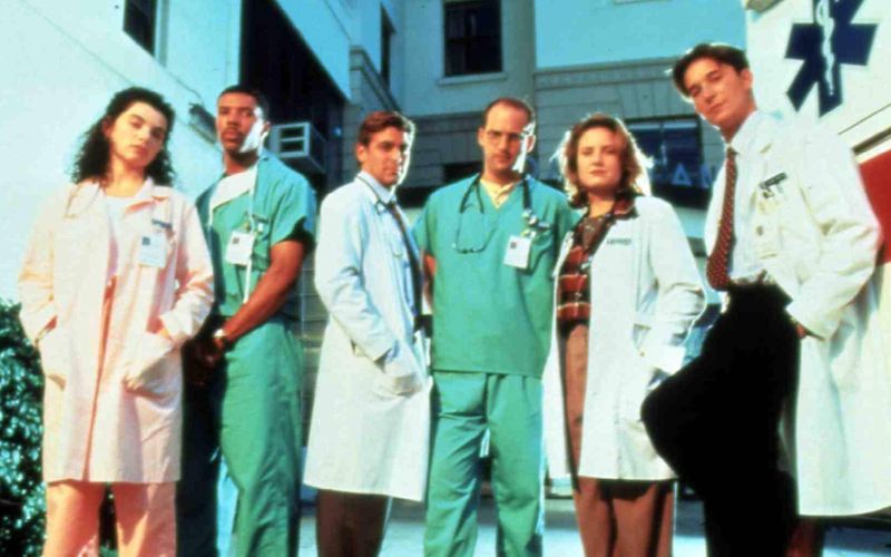 Es war mehr als nur eine Notaufnahme: 14 Jahre und 331 Folgen lang begleitete die Clique von "Emergency Room" eine ganze TV-Generation. Doch was machen die Stars (von links: Julianna Marguelies, Eriq La Salle, George Clooney, Anthony Edwards, Sherry Stringfield, Noah Wyle) heute? Anlässlich des 50. Geburtstages von Linda Cardellini am 25. Juni, die sechs Staffeln lang als Schwester Sam Taggart die Notaufnahme aufmischte, gehen wir dieser Frage nach.