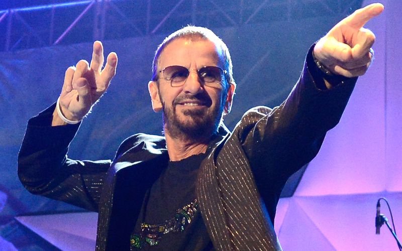Zugegeben, er stand immer im Schatten von Paul McCartney, John Lennon und George Harrison. Das fünfte Rad am Wagen der Beatles war Ringo Starr jedoch nicht. Denn was wäre eine der größten Bands ohne einen der größten Schlagzeugspieler der Popmusik? Sie wären eine Band ohne Ringo Starr. Am 10. Januar erscheint mit "Look Up" ein neues Album des Musikers. Anlass für ein Ranking mit den größten Drummern aller Zeiten, in dem Starr - natürlich - auch vertreten ist.
