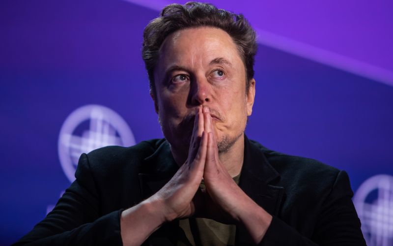 Ein nachdenklicher Elon Musk? So kennt man den Tech-Unternehmer nicht unbedingt. Was man ihm aber lassen muss: In der Namensgebung seiner Kinder floss sicher einiges an Zeit. Aber auch andere Promis bewiesen "Kreativität": Wer seinem Sohn Supermans Namen verpasste, wer seine Tochter nach Obst benannte und welchen tierischen Namen Kate Winslet ihrem Sohn gab? Die Antworten erfahren Sie hier!