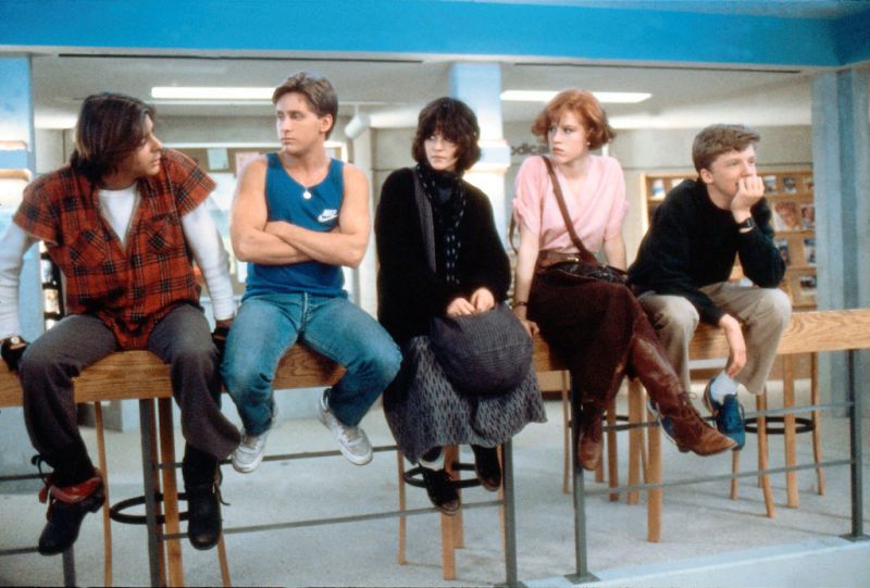 Die Besetzung liest sich heute wie ein Who's Who der größten 80er-Jahre-Jungstars: (von links) Judd Nelson, Emilio Estevez, Ally Sheedy, Molly Ringwald und Anthony Michael Hall mussten in John Hughes' "The Breakfast Club" (1985) nachsitzen. Die Hauptdarsteller zählten damals zu den größten Nachwuchsstars Hollywoods. Wir zeigen, was aus ihnen geworden ist.

