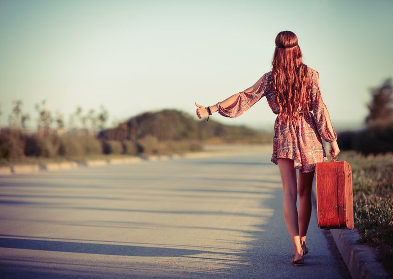 Wer kann sich das noch leisten? Das fragen sich viele, wenn sie die Preise für klassische Pauschalreisen prüfen. Als Familie ist man schnell im mittleren vierstelligen Bereich dabei, wenn man typische Urlaubsziele wie Mallorca, Griechenland oder die Türkei bereisen möchte. Aber auch viele junge Menschen müssen sich bei aktuellen Flug- und Hotelpreisen einschränken.