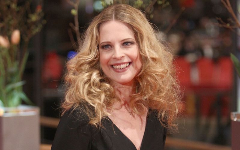 Diana Amft startete zunächst mit einer Ausbildung zur Justizfachangestellten, parallel dazu bewarb sie sich bei Schauspielschulen. Mit "Mädchen, Mädchen" feierte sie ihren großen Durchbruch.