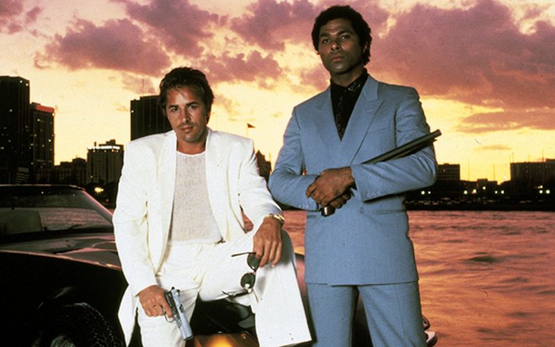 Mehr 80-er geht kaum: Die Hochglanz-Optik von "Miami Vice" war stilprägend. Und natürlich waren da die coolen Cops Crockett (Don Johnson) und Tubbs (Philip Michael Thomas), die 111 Folgen lang in pastellfarbenen Anzügen Jagd auf Drogendealer machten. Die Galerie zeigt, was aus Johnson, Thomas und den anderen Darstellern der Kultserie wurde. 
