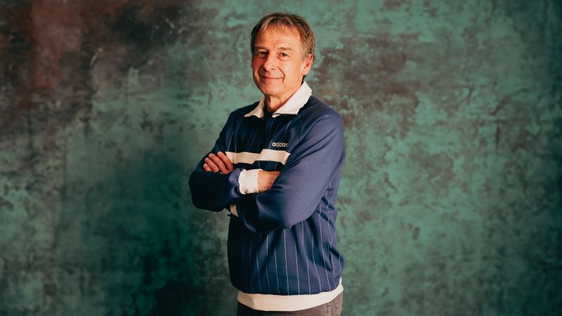 "Es hat hat wieder gefetzt", sagt Jürgen Klinsmann rückblickend auf die Zeit mit Lothar Matthäus und lacht dabei.