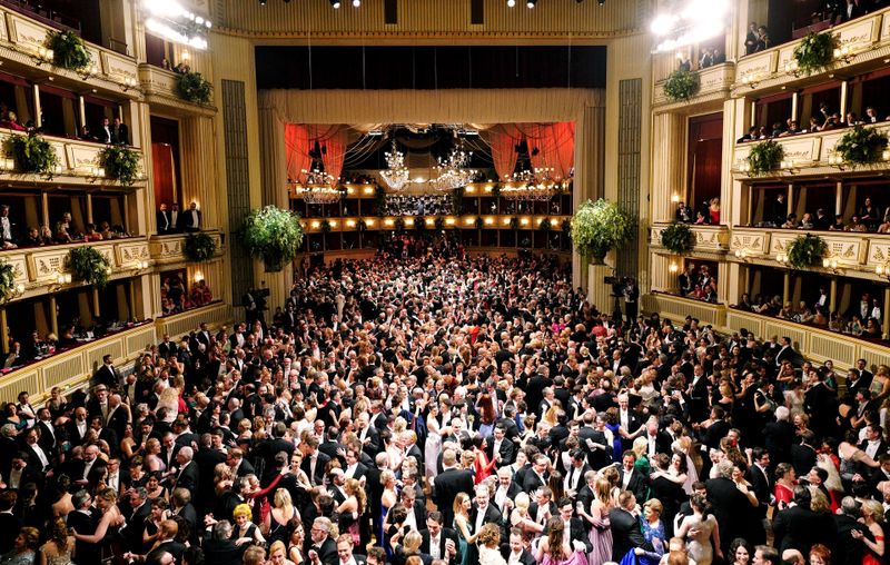 Selten trifft ein Motto den Nagel besser auf den Kopf als beim "Wiener Opernball", zu dessen Anlass es auch in diesem Jahr heißt: "Alles tanzt".