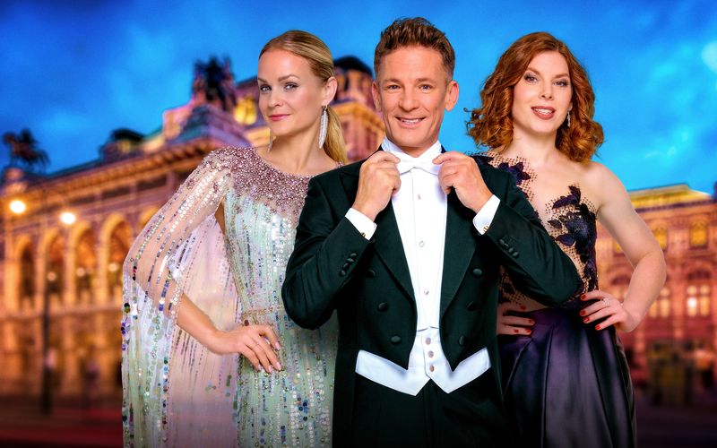 Mirjam Weichselbraun (links), Andi Knoll und Teresa Vogl moderieren abermals den Wiener Opernball. 