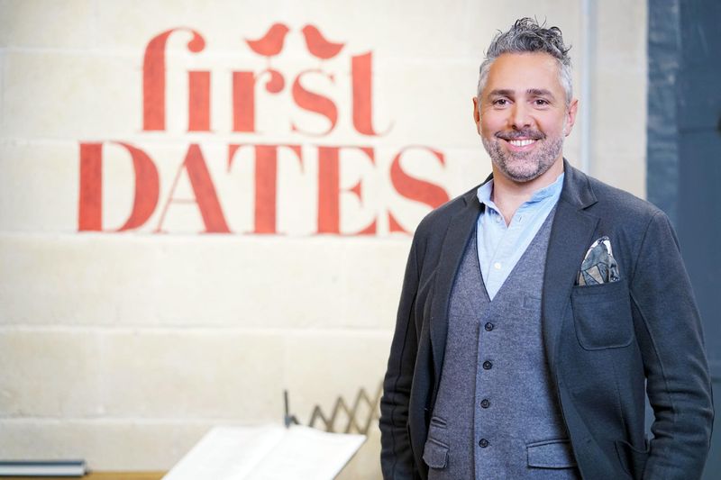 Seit 2018 ist Roland Trettl Gastgeber der Datingshow "First Dates - Ein Tisch für zwei" sowie seit 2020 des Ablegers "First Dates Hotel", der nun in eine neue Staffel startet.