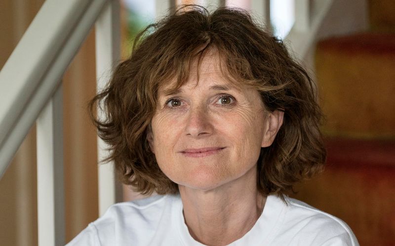 Dieses Gesicht kennt man aus unzähligen TV-Rollen. Dabei ist Victoria Trauttmansdorff eigentlich Theater-Ikone und eine der profiliertesten Schauspielerinnen Deutschlands. Eine Frau, die - oft in tragenden Nebenrollen - Filme besser macht. So auch "Die Stille am Ende der Nacht", den dritten Krimi nach den Kultromanen von Jan Costin Wagner.
