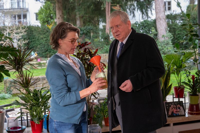 Oberstaatsanwalt Reuther (Rainer Hunold) möchte herausfinden, ob Johanna Will (Jule Gartzke) etwas über den Mord weiß. Ihr Mann war Gutachter bei den Autounfällen der ermordeten Sofia Nikova.