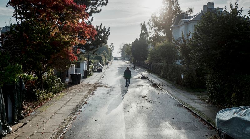 Dänemark wird leer. Aufgrund eines rasant ansteigenden Meeresspiegels wird das Land komplett evakuiert. In mehreren Wellen wird die Bevölkerung ausgesiedelt.