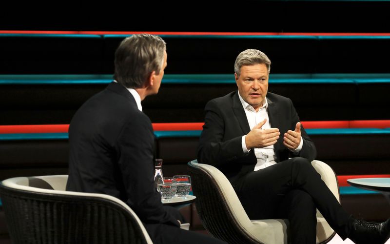 Robert Habeck (rechts) ärgerte sich bei Markus Lanz über das Vorgehen von Friedrich Merz und seinem Fünf-Punkte-Plan.
