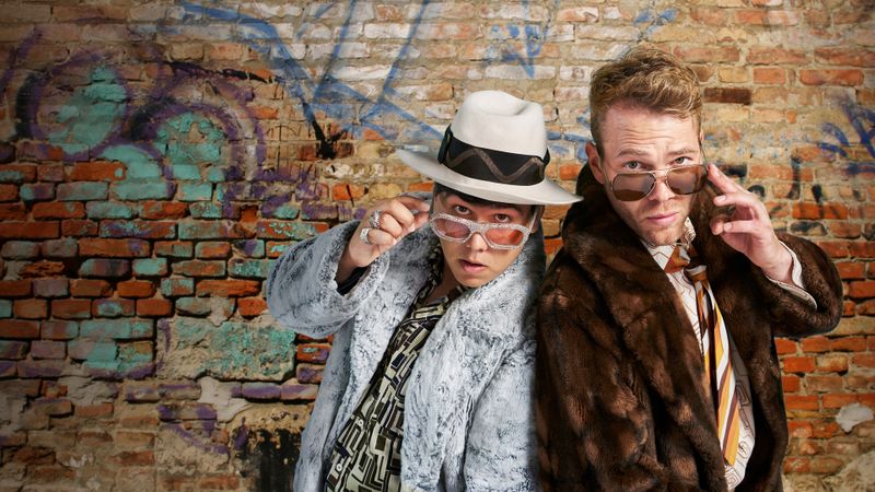 Wie der Vater, so der Sohn? Auch in der zweiten Staffel der ZDFneo-Serie "Like A Loser" muss Julian (Ben Münchow, rechts) Verantwortung für seinen Teenager-Sohn Ernst (Diyar Ilhan) übernehmen.