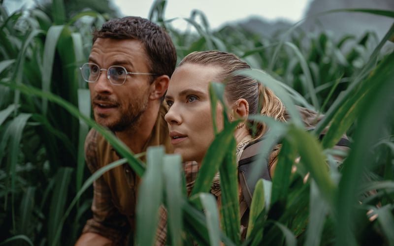 Zora Bennett (Scarlett Johansson) und der Paläontologe Dr. Henry Loomis (Jonathan Bailey) sollen die DNA von ein paar überaus gefährlichen Dinosauriern beschaffen.