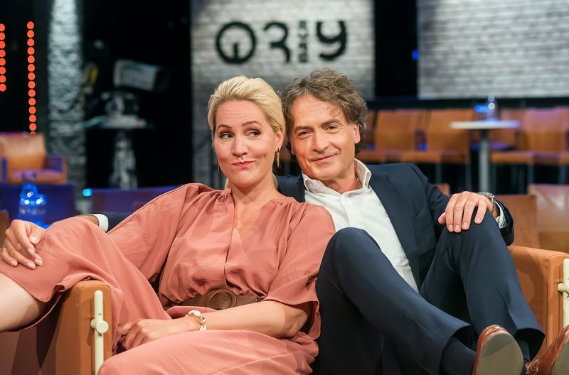 Judith Rakers und Giovanni di Lorenzo moderieren seit knapp 15 Jahren gemeinsam "3nach9" - und haben sich schon mal den ein oder anderen heimlichen Gag erlaubt.