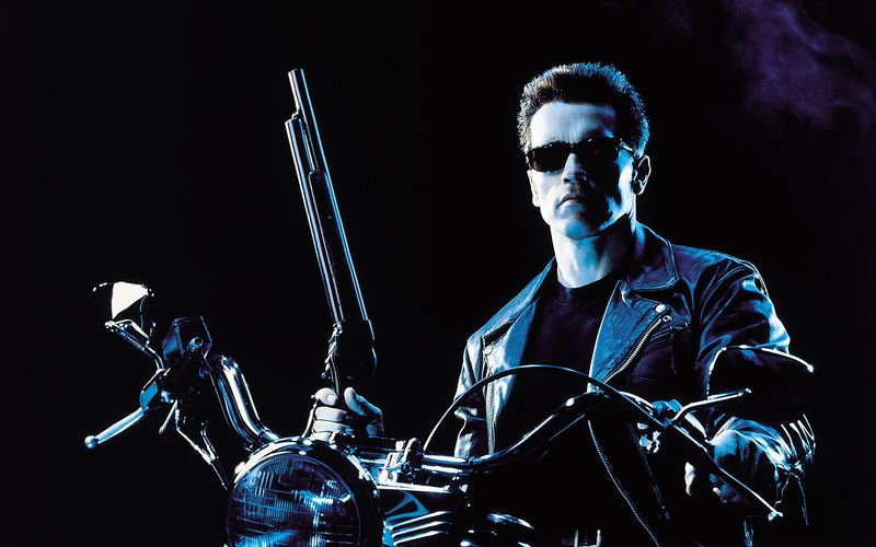 Der Terminator (Arnold Schwarzenegger) hat eine Mission: Er soll den jungen John Connor beschützen.