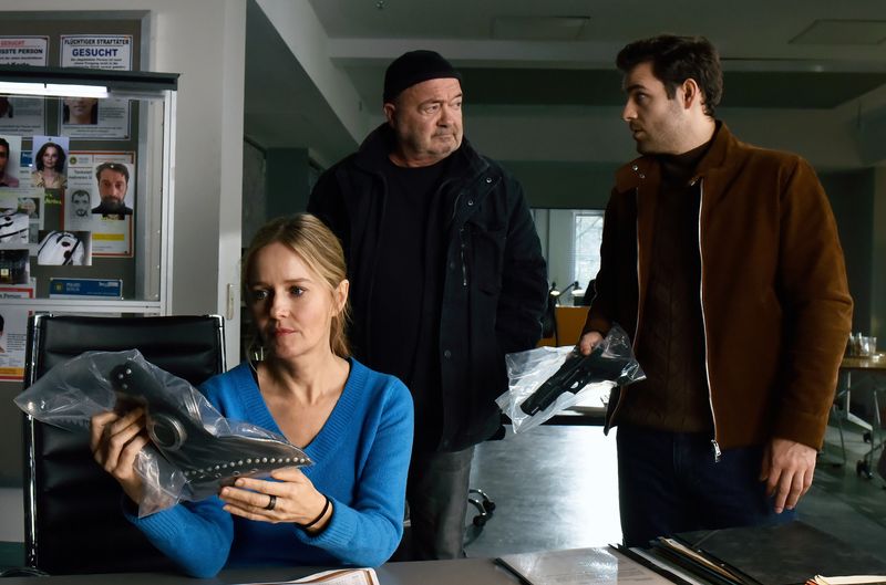 Das Trio startet durch: Im 99. Fall ermittelt Nils Makowski (Lucas Reiber, rechts) wieder an der Seite von Wachow (Stefanie Stappenbeck) und Garber (Florian Martens).
