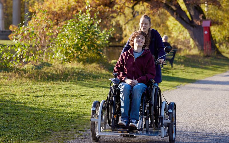 Jonas (Julius Gause) und Emily (Lina Hüesker) verbringen viel Zeit miteinander. Ihre Mütter, beide alleinerziehend, könnten sich über das Glück ihrer Kinder eigentlich freuen. Doch sie machen sich große Sorgen. Warum eigentlich? 