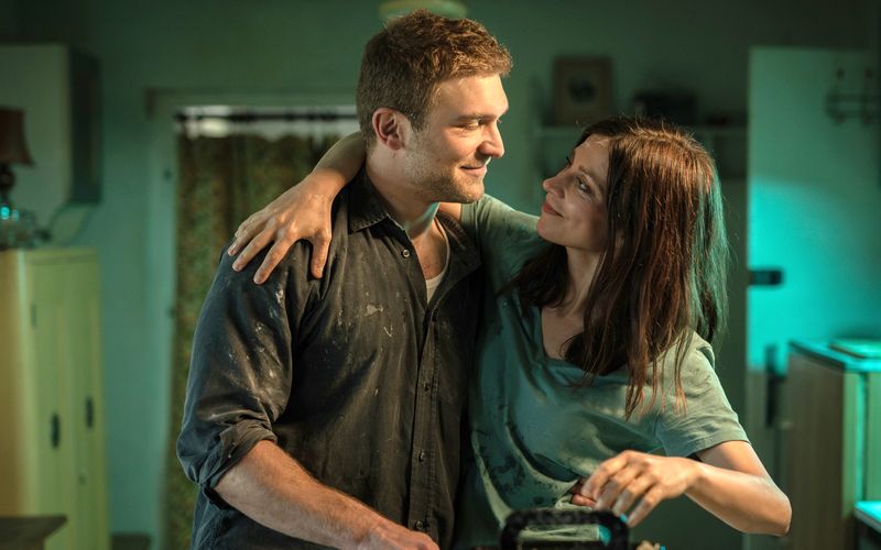 Es war der Cliffhanger des letzten Films, als Viktoria Wex (Claudia Eisinger) plötzlich ihrem totgeglaubten Mann Felix (Piotr Witkowski) gegenüberstand. Kann sie ihm verzeihen, dass er sich nicht früher bei ihr gemeldet hat? Und was ist mit ihren Gefühlen für ihren Kollegen Leon?