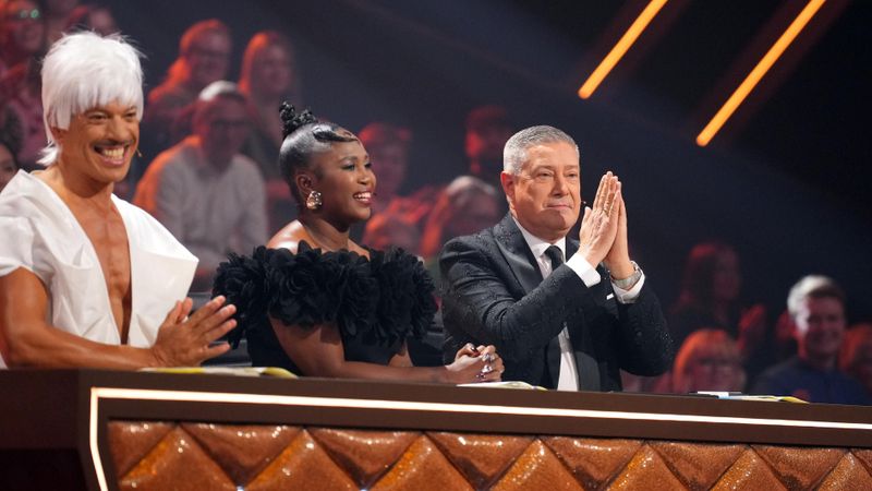 Herr, lass Tanztalent regnen: Joachim Llambi (rechts) musste schon in der Auftaktshow von "Let's Dance" gleich wieder schimpfen. Motsi Mabuse und Jorge González waren gnädiger.