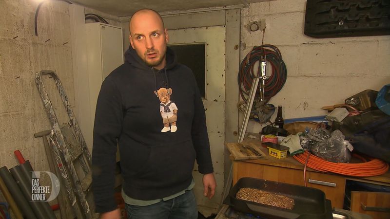 Das Fleisch wird in der Garage im extrabreiten Ofen zubereitet.
