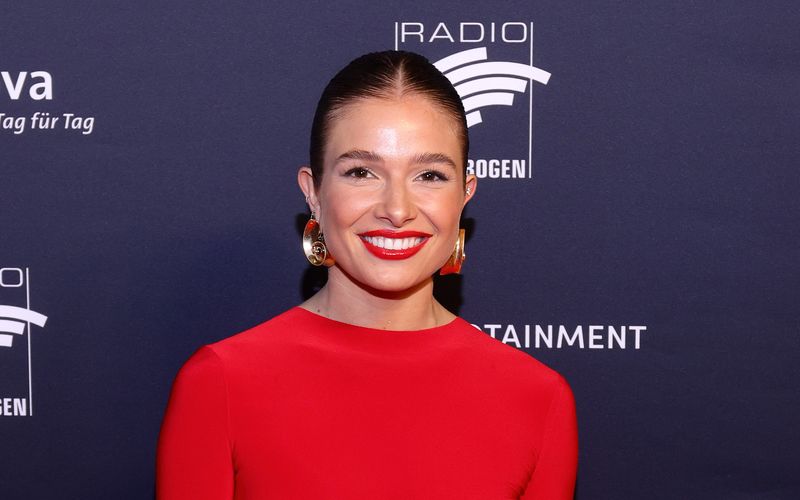 In "City of Love" hilft Lola Weippert Singles aus Freiburg, München, Frankfurt und Stuttgart bei der Suche nach der großen Liebe.