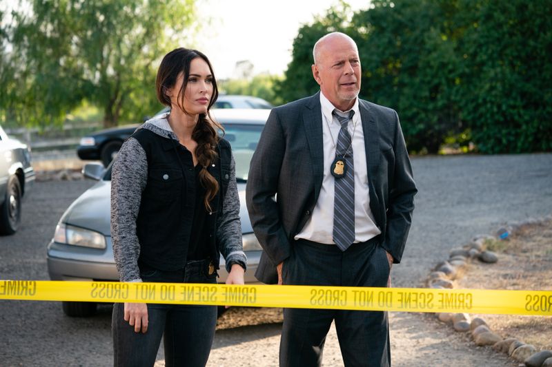 Die FBI-Agenten Karl Helter (Bruce Willis) und Rebecca Lombardi (Megan Fox) jagen einen Serienmörder.