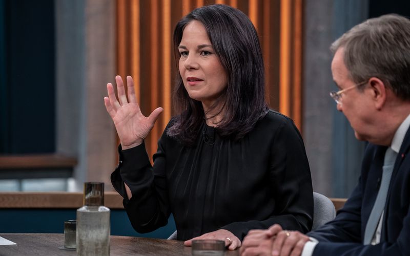 Außenministerin Annalena Baerbock (Die Grünen) und CDU-Außenpolitiker Armin Laschet zeigten sich schockiert von US-Präsident Donald Trumps Umgang mit dem ukrainischen Präsidenten Wolodomyr Selenskyj.