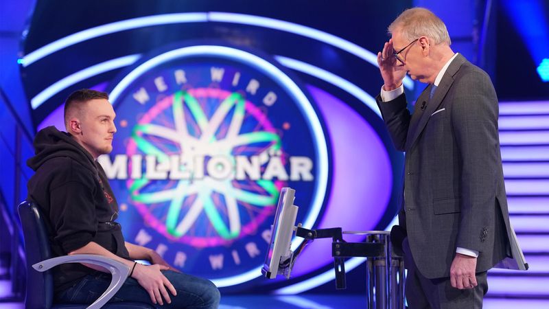 Günther Jauch verzweifelt an seinem jungen Kandidaten - hilft ihm aber dennoch.