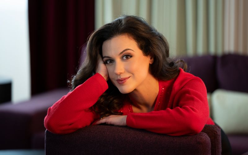 Sie ist eine echte Frohnatur: Hana Sofia Lopes (35) sprüht im Interview zum neuen ZDF-Thriller "Flucht aus Lissabon" förmlich vor Leidenschaft für Themen wie Familie, Selbstliebe und Vielfalt.