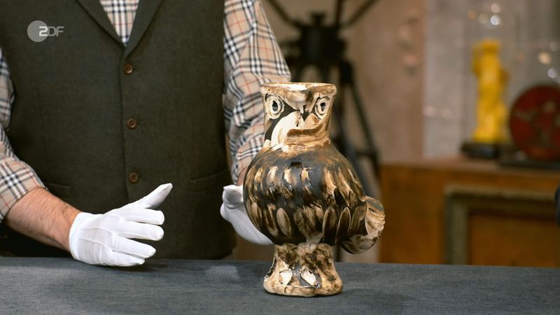 "Dieses hier ist einer der berühmten Krüge, die von Pablo Picasso wahrscheinlich aus den 1960er Jahren stammen, wohl die sogenannte Holzeule von 1969", erklärte der Experte zum Objekt.