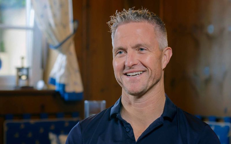 Als seine Karriere startete, war die Zeit der Formel 1 auf der Nordschleife schon lange vorbei: In der ARTE-Doku "100 Jahre grüne Hölle" erklärt Ralf Schumacher, wie er den sagenumwobenen Kurs aus Fahrersicht einschätzt.