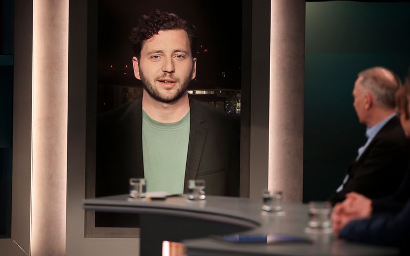 Der zugeschlatete Co-Vorsitzende der Grünen, Felix Banaszak, sparte bei "Hart aber fair" nicht mit Kritik am Schuldenplan von Union und SPD.