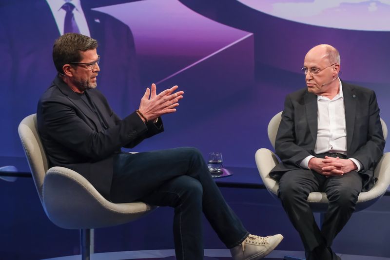 "Das Misstrauen ist angebracht", mahnte Karl-Theodor zu Guttenberg (links). Auch Gregor Gysi steht dem geplanten Sondervermögen kritisch gegenüber.